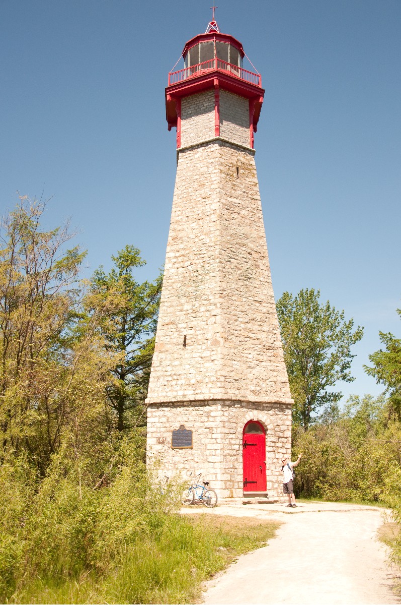 Gibraltar_Point_Lighthouse_Toronto_2010.jpg
