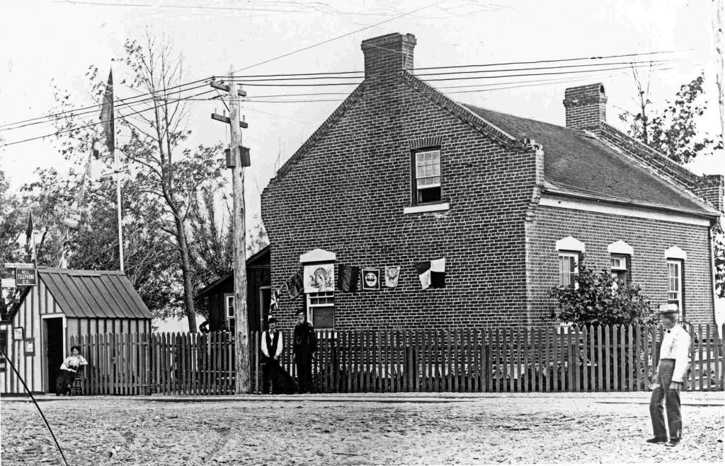 Lightkeepershouse1.jpg