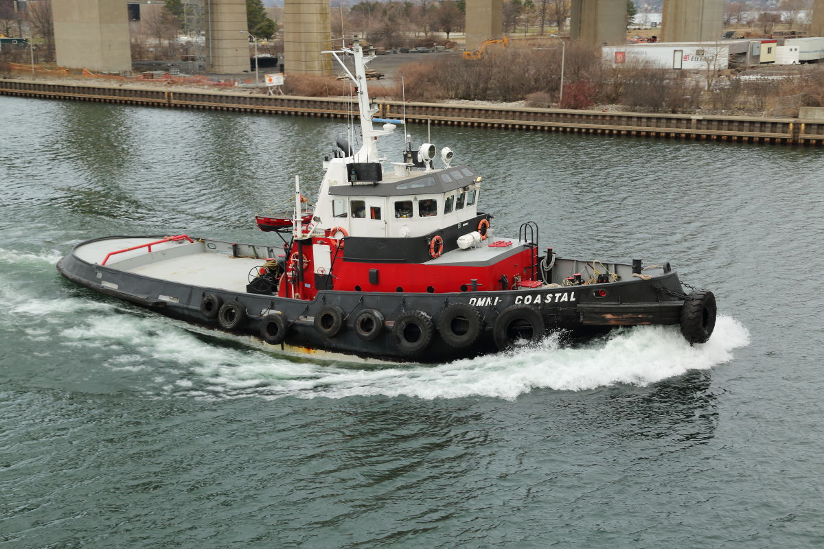 Tug Omni Coastal.JPG